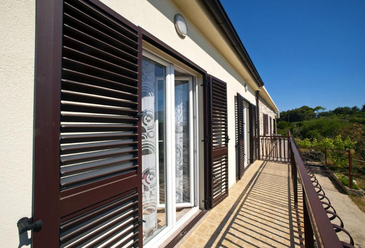 גרוהוטה Apartments With A Parking Space Gornje Selo, Solta - 15545 מראה חיצוני תמונה